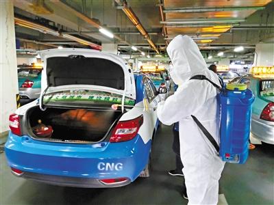 免費(fèi)接送一線抗“疫”人員 蘭州奔馬雷鋒車隊(duì)，你們真棒！