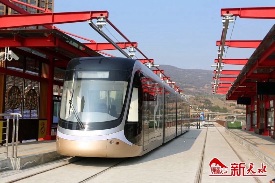 王銳調(diào)研有軌電車示范線一期工程、工業(yè)博物館等項(xiàng)目建設(shè)情況
