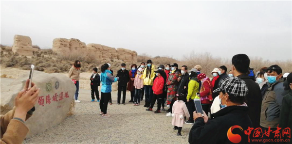 “引客入瓜”開門紅！瓜州迎來景區(qū)復(fù)工后首個(gè)旅行團(tuán)