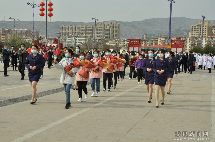 不辱使命 英雄凱旋！麥積區(qū)馳援武漢5名醫(yī)務(wù)人員回家了