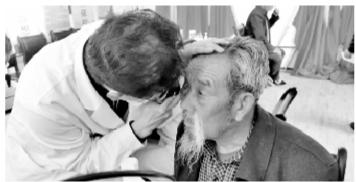 致敬時(shí)代楷?！瓣P(guān)愛八步沙林場大漠治沙人眼健康公益行動”啟動