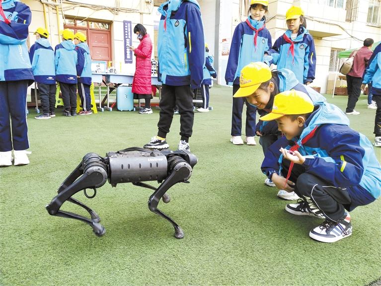 蘭州安西路小學(xué)“STEM種子?！苯遗?>
        </a><em>蘭州安西路小學(xué)“STEM種子校”揭牌</em></li>
    <li><a  target=