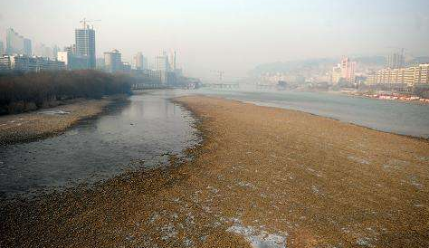市民：黃河水位大降會(huì)不會(huì)影響供水？ 水務(wù)部門(mén)：枯水期流量偏小屬于正?，F(xiàn)象