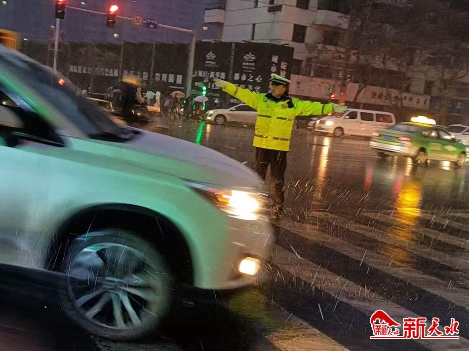 風(fēng)雪襲來，天水最美“警色”在路上！