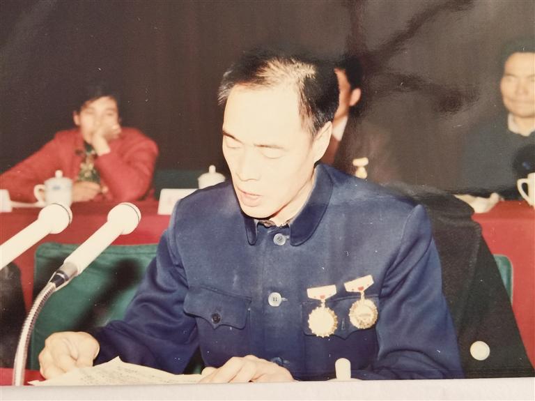 尋訪(fǎng)百名先鋒黨員  他用13年的時(shí)間完成28年的工作量——記“刀具大王”、全國(guó)勞模、蘭州通用機(jī)器廠(chǎng)工人技師蘆聚才