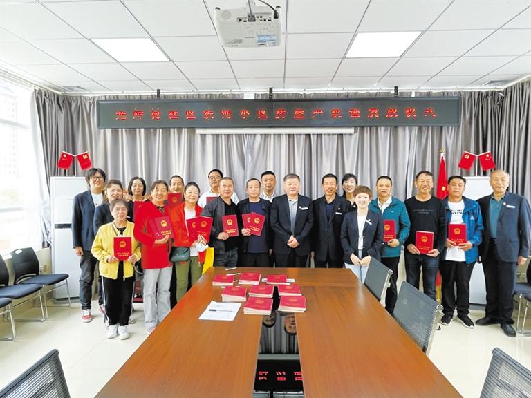 蘭州廣武門街道光輝村社區(qū) 91戶居民終于拿到了房產(chǎn)證！