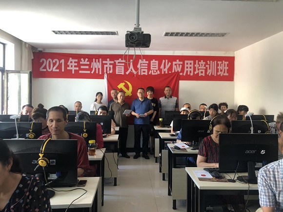 維權(quán)處黨支部開展“法律宣傳進學(xué)?！敝驹刚叻?wù)活動