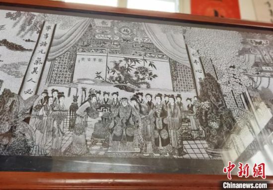 圖為陶世清的影雕作品?！钅?攝