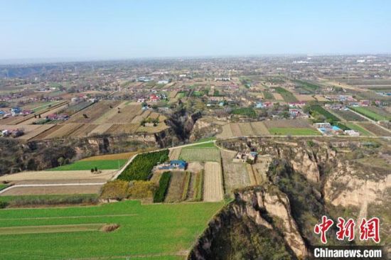 圖為位于甘肅省慶陽市西峰區(qū)境內(nèi)的南佐遺址地貌。(資料圖) 甘肅省文物局供圖