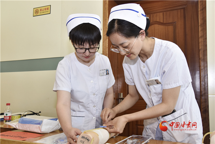 解聘哺乳期女工，違法！法院判決用人單位承擔雙倍賠償