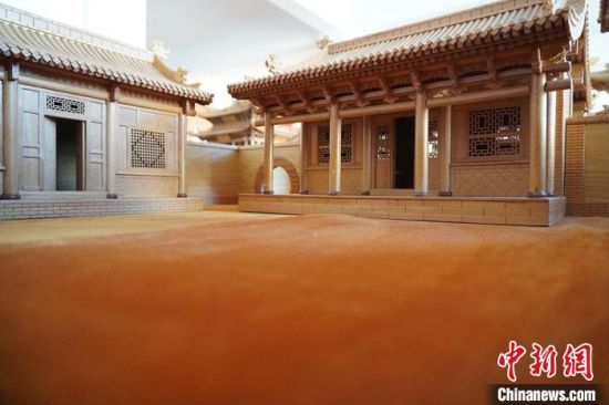 圖為微縮建筑蘭州四合院內(nèi)部結(jié)構(gòu)?！【琶赖┰?　攝