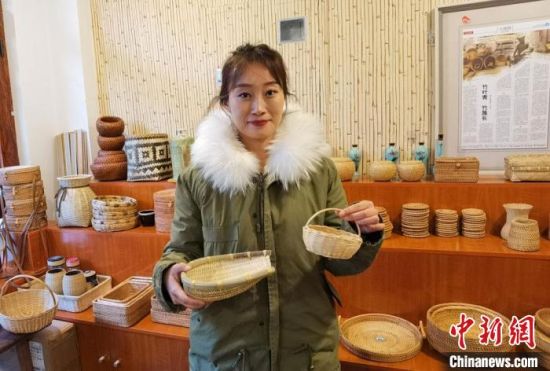 40多種精小玲瓏、純手工制作的新型盛食容器、居家工藝品等，每一件都令人愛不釋手。　馮志軍 攝