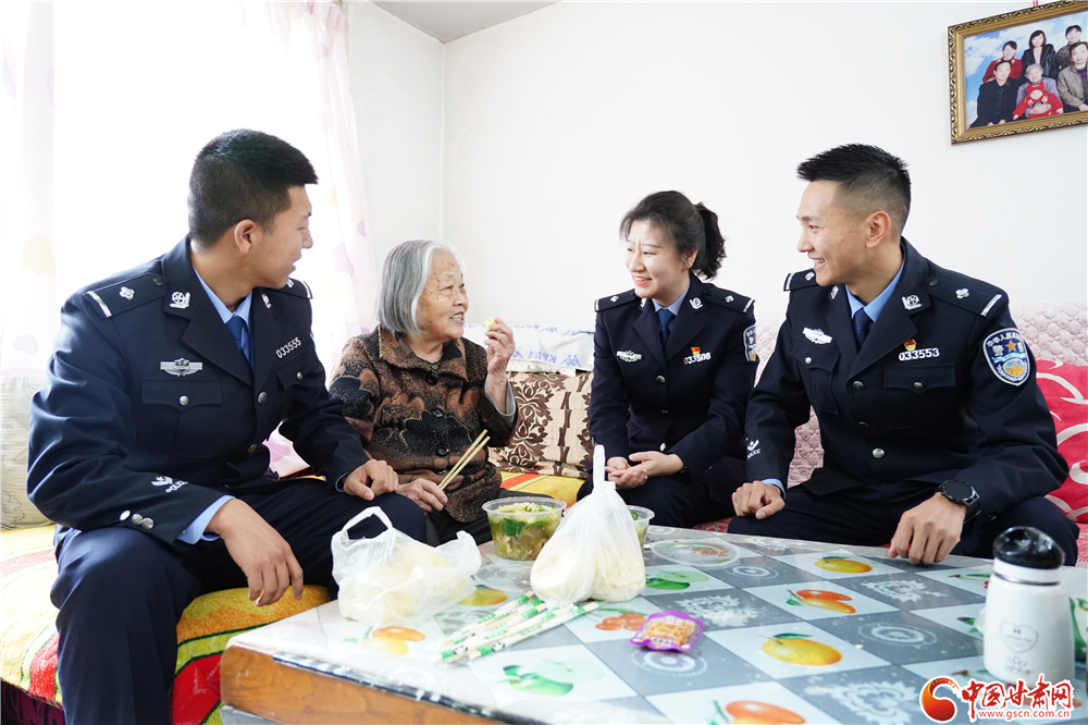 【甘快看】甘肅公安民警：抗擊疫情在一線(xiàn) 民生保障不缺位