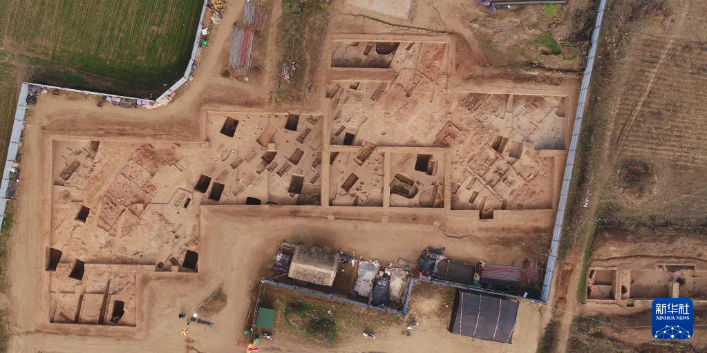 河南南陽市黃山新石器時代遺址山頂臺探方（資料圖）。