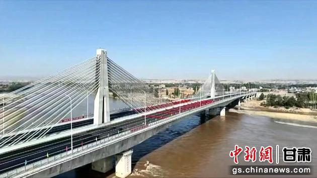 圖為靖遠金灘黃河大橋航拍圖。靖遠縣委宣傳部供圖