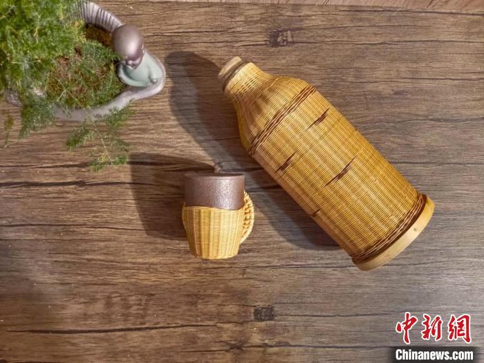 圖為竹編暖壺套。(資料圖) 甘肅省非遺保護中心供圖
