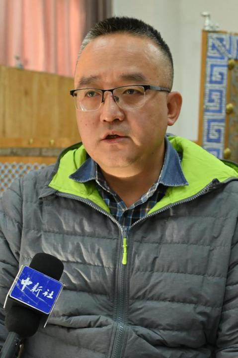 謝焱，甘肅省文物考古研究所副研究館員、考古研究二部主任、田野考古項(xiàng)目負(fù)責(zé)人。主持參與了張家川馬家塬戰(zhàn)國(guó)西戎墓地、臨潭磨溝齊家文化墓地等20多項(xiàng)考古調(diào)查、發(fā)掘工作，曾獲得中國(guó)國(guó)家文物局田野考古二、三等獎(jiǎng)，“十二五”文物保護(hù)科學(xué)和技術(shù)創(chuàng)新二等獎(jiǎng)等榮譽(yù)。